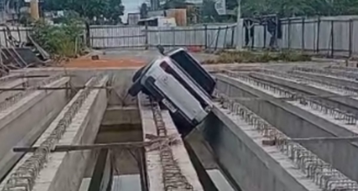 Carro cai em estrutura de concreto de obra na Autaz Mirim e vídeo viraliza nas redes