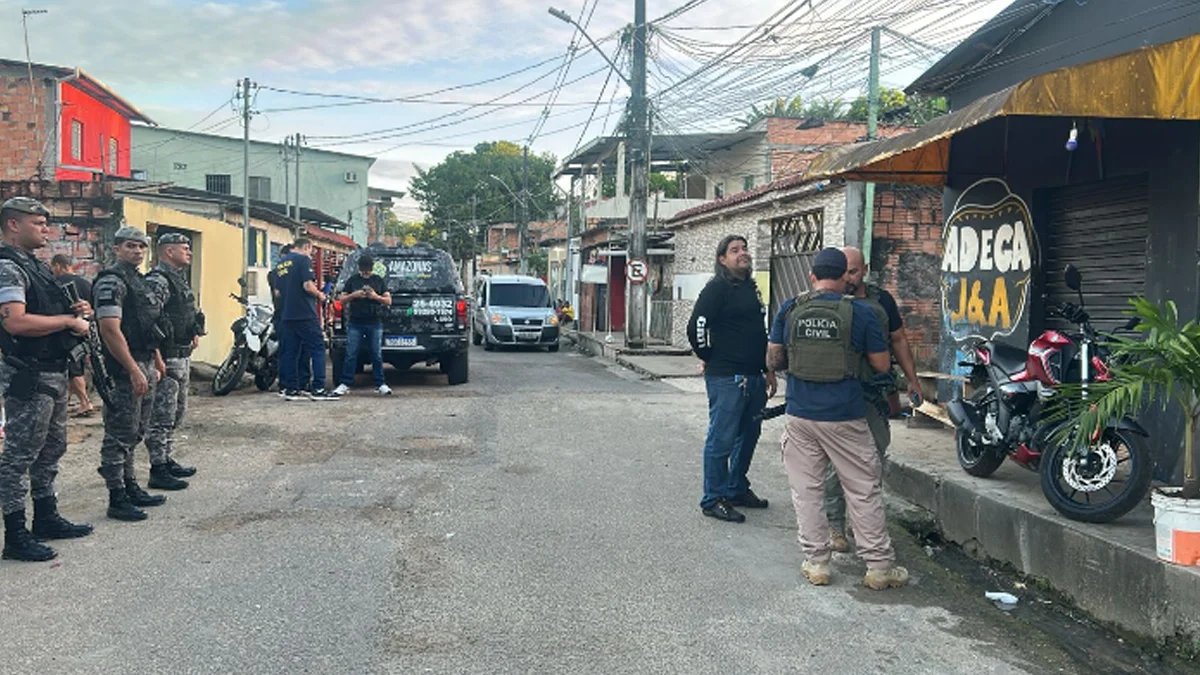 Megaoperação policial combate milícia e tráfico no bairro Redenção, em Manaus