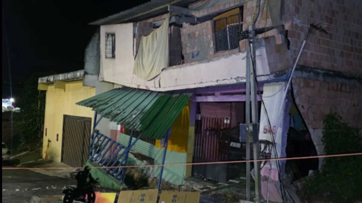 Casa desaba por bueiro infiltrado no Tarumã e expõe crise de infraestrutura em Manaus