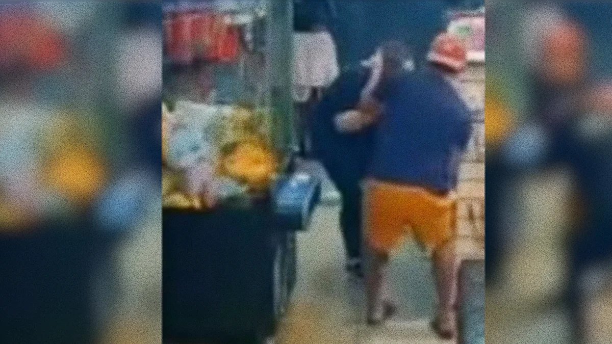 VÍDEO: Funcionária é agredida e arrastada pelos cabelos durante assalto em Caucaia, no Ceará