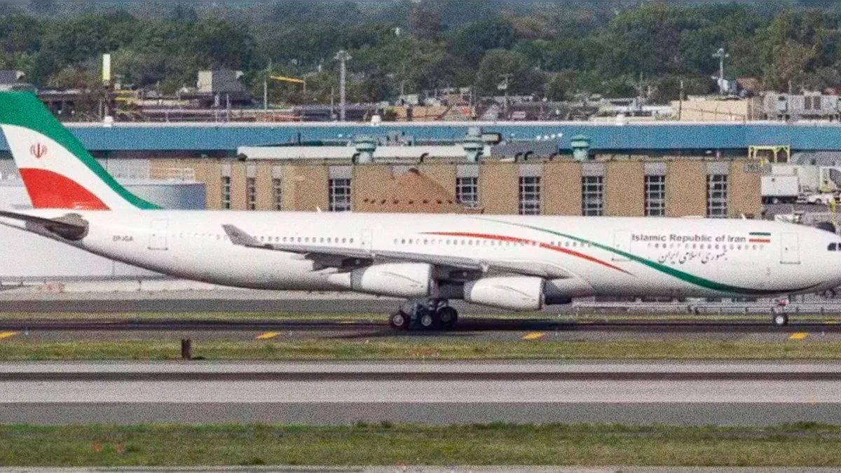 Israel destrói avião ligado a Ali Khamenei em bombardeio no aeroporto de Teerã