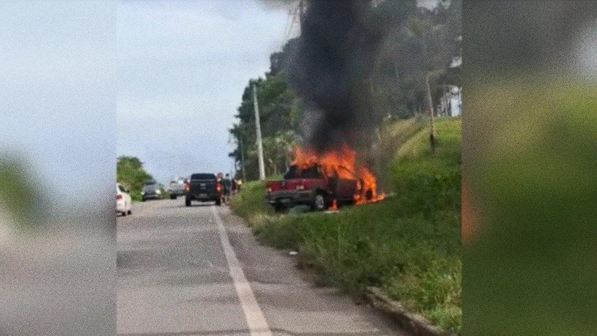 VÍDEO: carro fica destruído após incêndio em veículo na BR-174 entre Manaus e Presidente Figueiredo