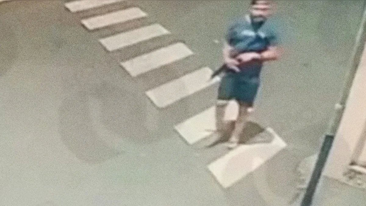 VÍDEO: Moradores acionaram a polícia após flagrarem síndico com arma em condomínio