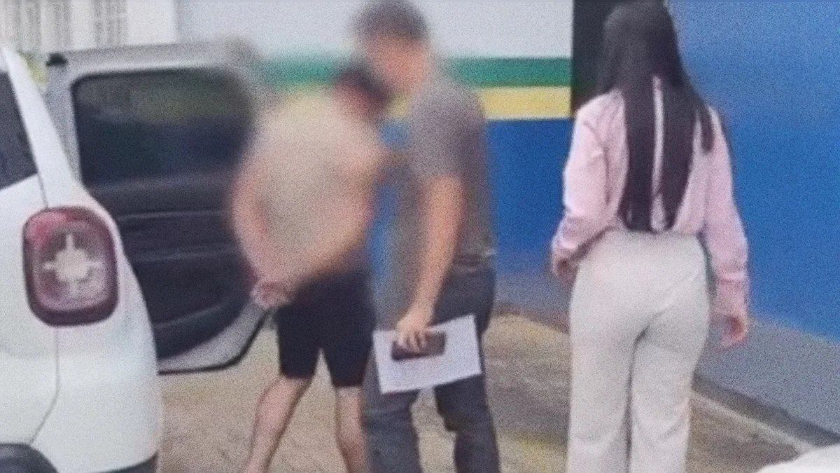 VÍDEO: Suspeito de abusar de crianças em saída de escola é preso em Manaus