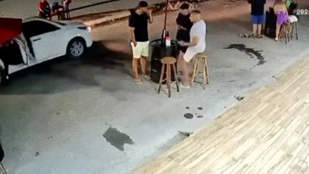 Veja VÍDEO: Execução em Japeri: filho de ex-vereador é morto a tiros em bar