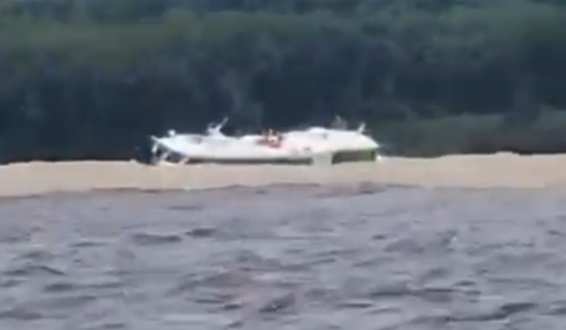 VÍDEO: Mostra início do naufrágio no Encontro das Águas; buscas seguem por 6 desaparecidos