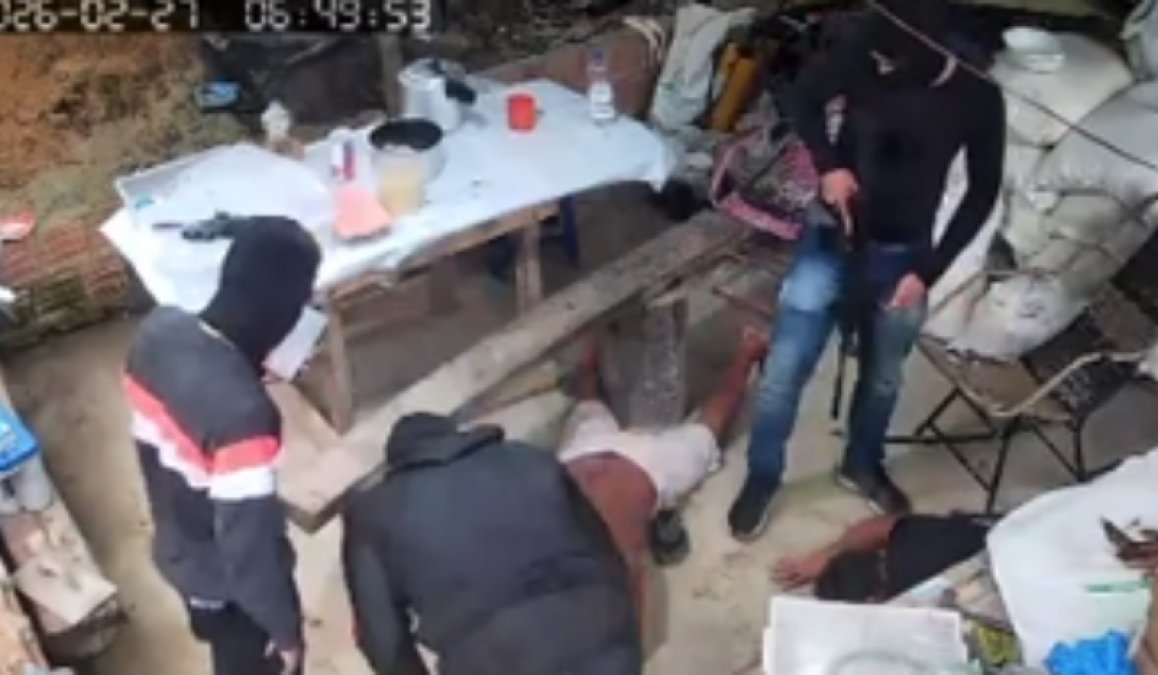 VÍDEO: ex-PM condenado por chacina é executado por grupo com fuzis em Manaus