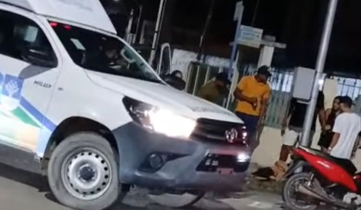 Jovem morre após moto colidir violentamente contra poste em cruzamento de Maués