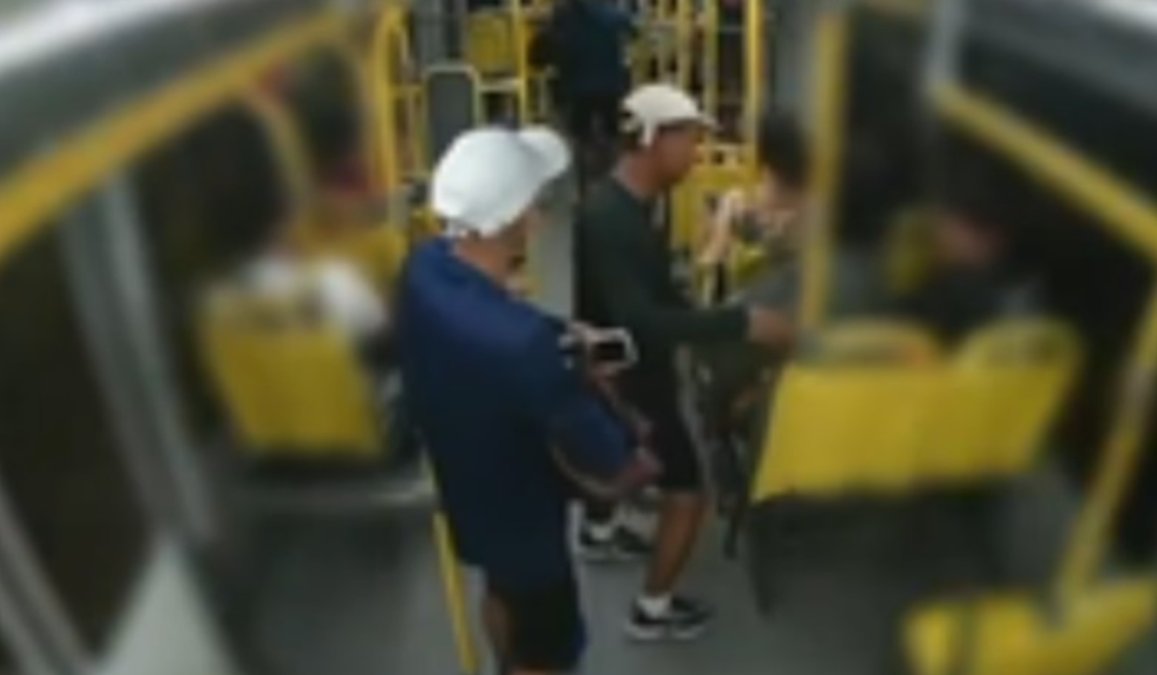 PROCURADOS: trio é flagrado em assalto violento a ônibus da linha 350 em Manaus