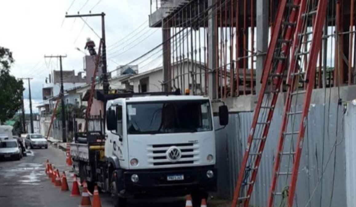 Manutenção na rede elétrica deixa bairros e zonas rurais de Manaus sem energia nesta quarta (4)