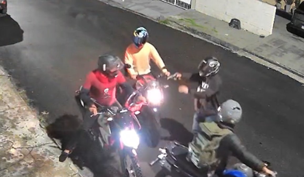 VÍDEO: Criminosos armados roubam motocicleta na madrugada no bairro Cidade Nova, em Manaus